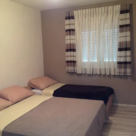 Apartment Karl Biograd Na Moru
